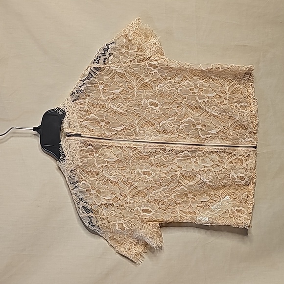 Zara Trafaluc women lace crop top, Size Small, Beige - Picture 4 of 7
